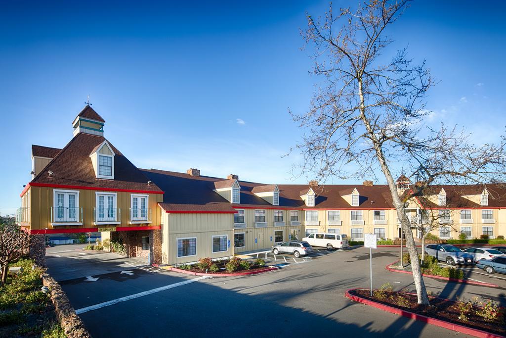 Red Lion Inn & Suites Auburn Εξωτερικό φωτογραφία