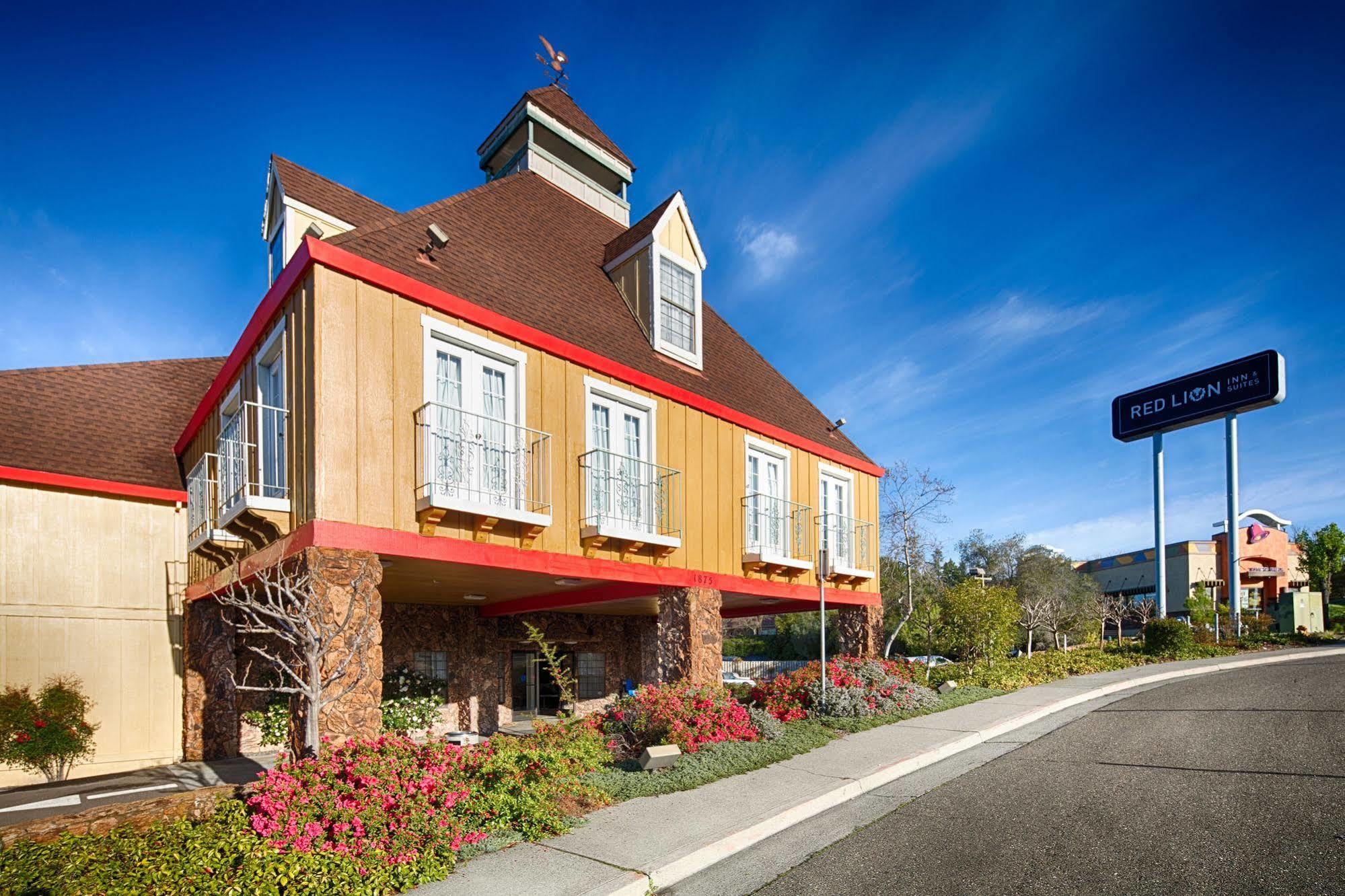 Red Lion Inn & Suites Auburn Εξωτερικό φωτογραφία